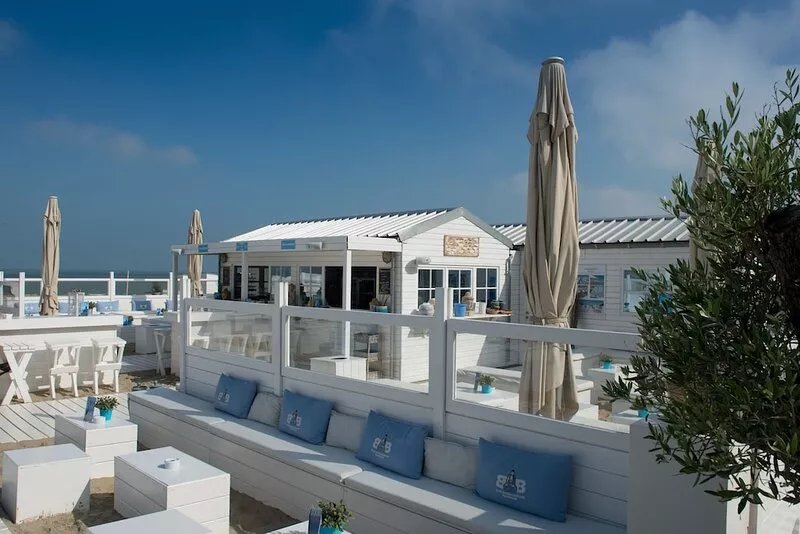 Atmospheric Villa 300 meters from the sea