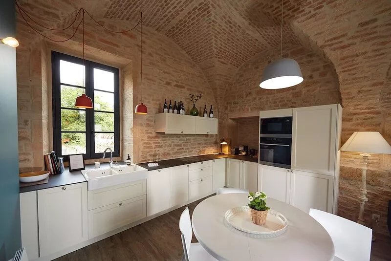 Former convent from the 17th, renovated, private garden, Beaune center
