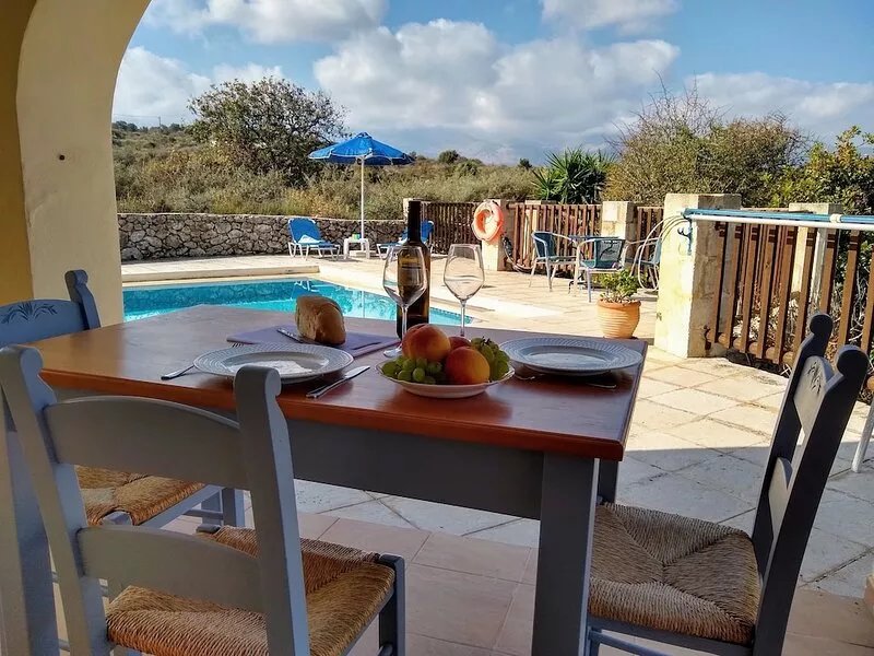 Villa with private pool, beautiful views within easy walk to Vamos village