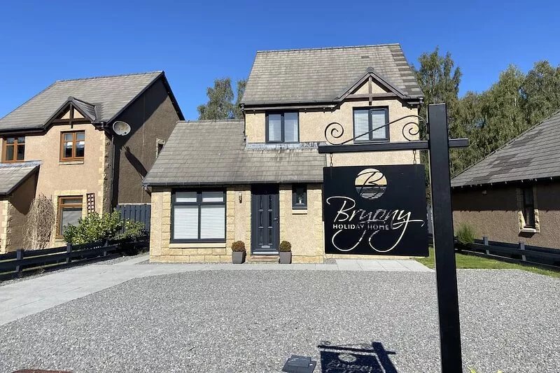 Luxury holiday home in a quiet central area sleeping up to 5 adults & 2 kids.