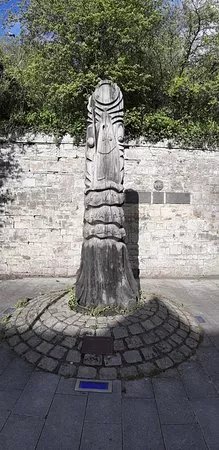 'A Hunger For Knowledge' Statue