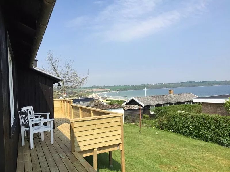 Cozy holiday house 100 m from the beach for 4 people