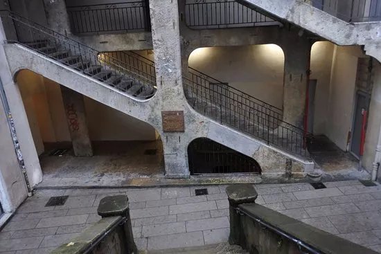 Traboule et Cour des Voraces
