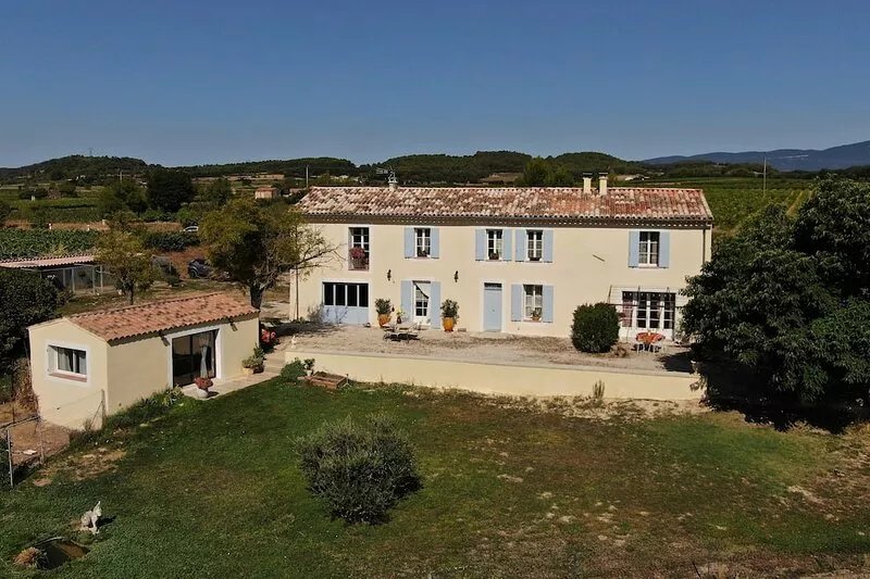 Gite in a Provencal country house with swimming pool.