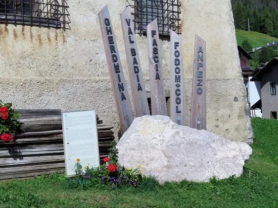 Monumento All'unita Ladina