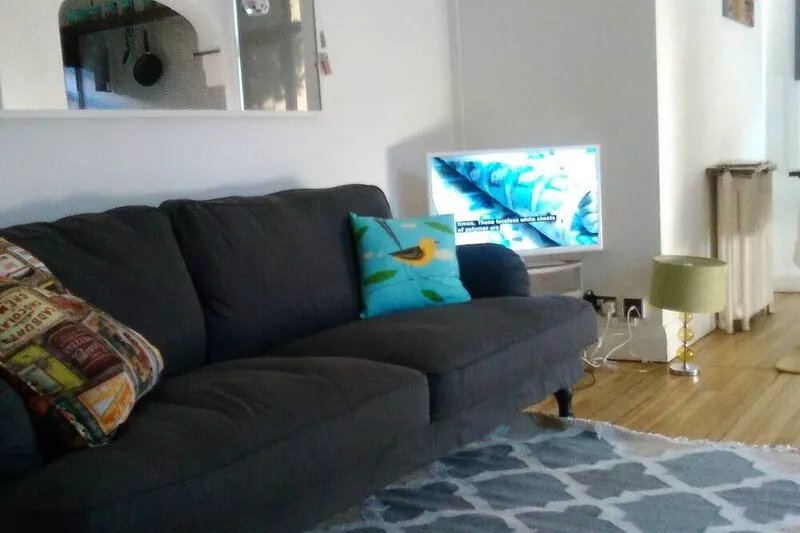 THE WILLOW GARDEN APPARTMENT    8 mins walk to beach ��1 min