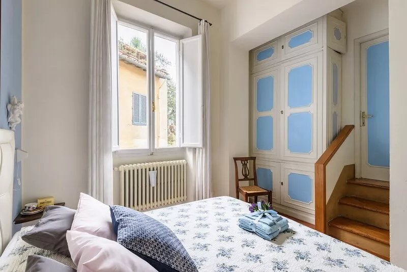 A Romantic Alcove under the Stars in Florence Ponte Vecchio