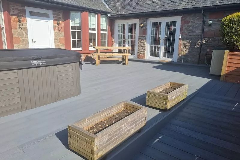Auchendennan Farm Cottage - sleeps 6 guests  in 3 bedrooms