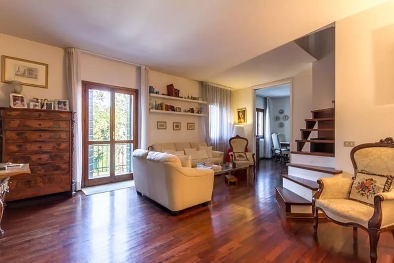 Elegant apartment a stone's throw from the center