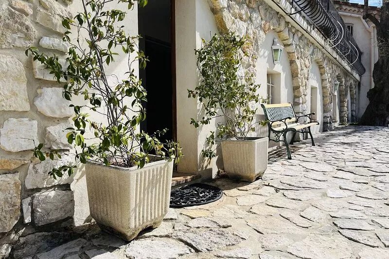 2 Maison Provence - Big garden - Salt water pool - 7 bedrooms, sleeps 15