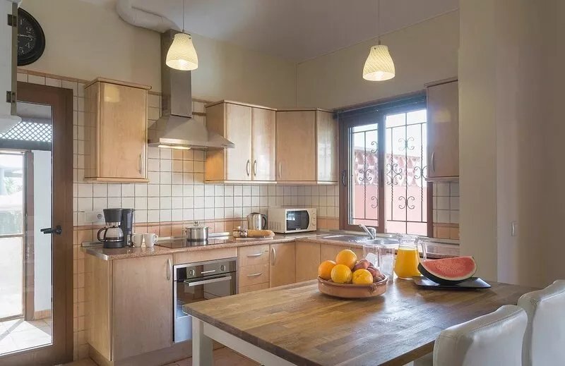 Villa Bondo: Sleeps 6. Private Heated Pool, Wifi, BBQ, Close to Amenities