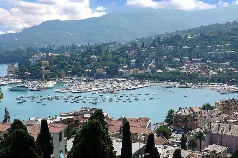 Magnificent apartment located in a quiet hillside just above Rapallo