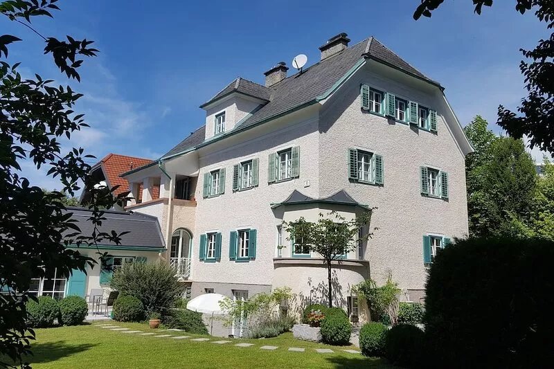 Vacation in the stylish Villa Leopoldskron