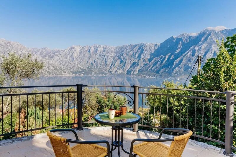 Exclusive 6 bedrooms villa with direct sea views Oranus