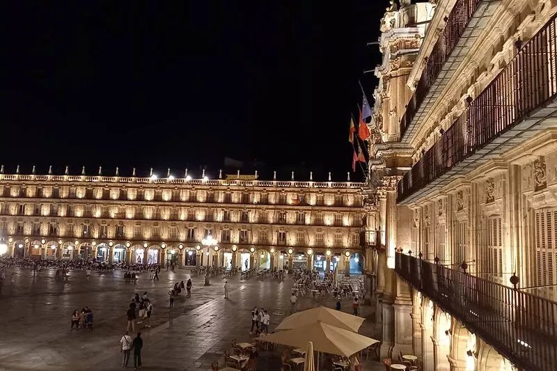 VIP apartment with balconies to the Plaza Mayor
