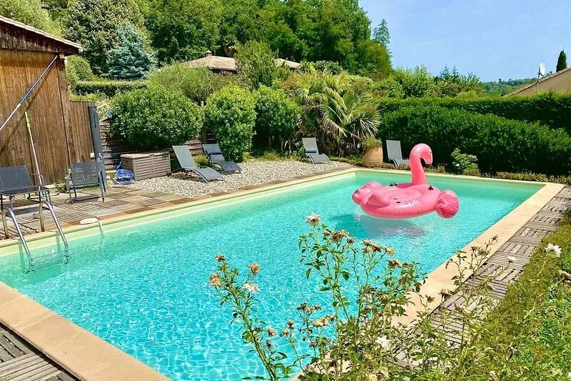 Perfect private house & huge private swimming pool just 2km from stunning Sarlat