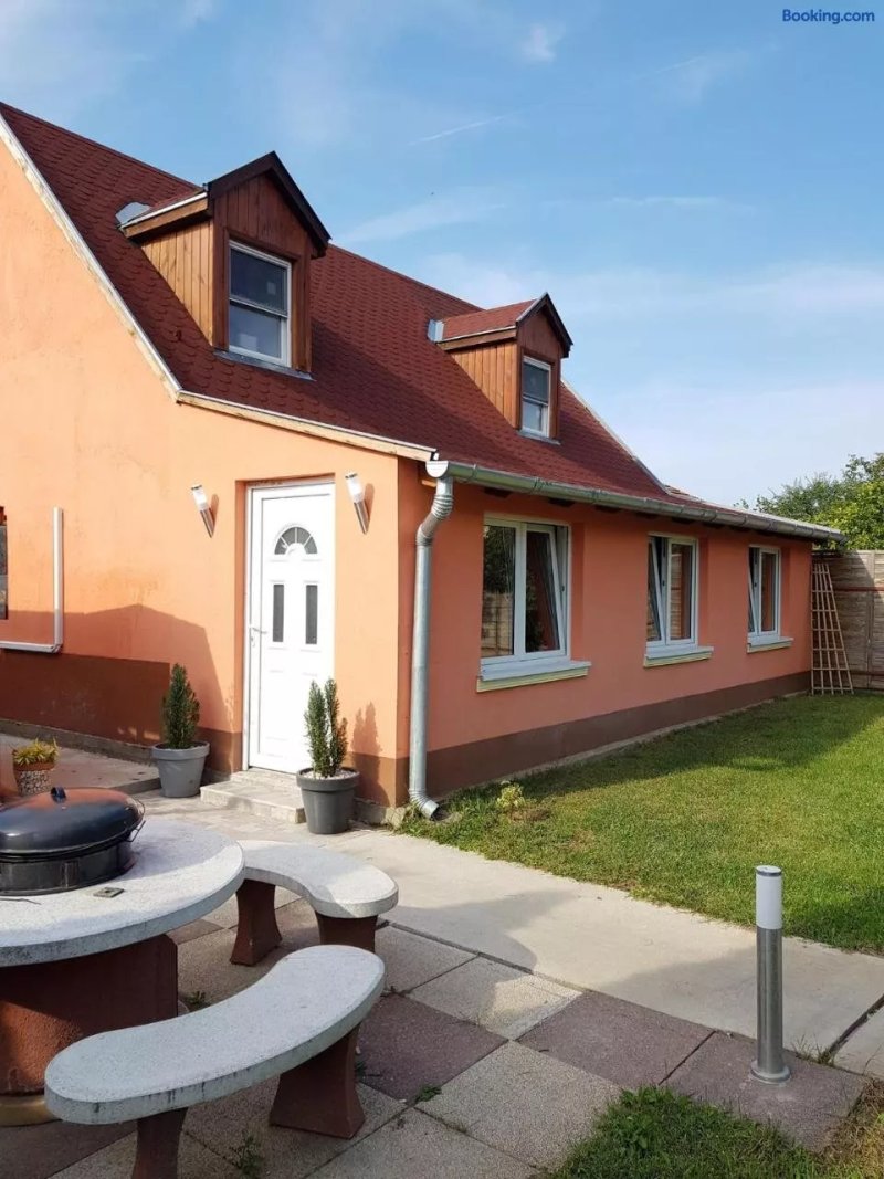 Airport16 Bed And Breakfast