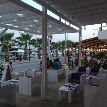 Marios Bar