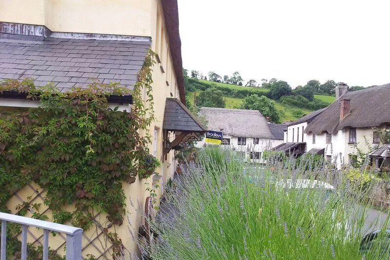 Thatched cottage in the 'chocolate box' village of Stokeinteignhead close to sea