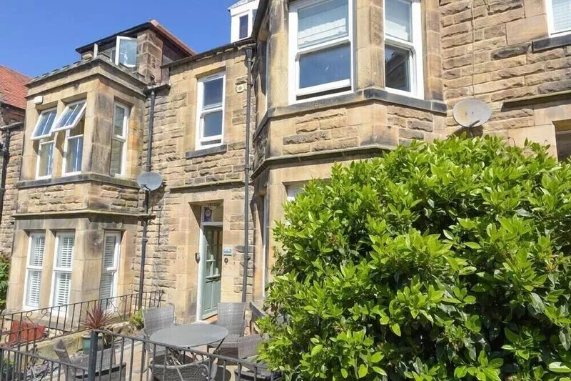 LINDORES, pet friendly, country holiday cottage in Alnmouth