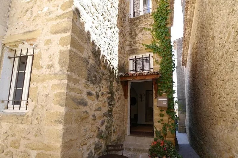 Village house for 8/9 people near all shopping facilities in Luber, Provence.