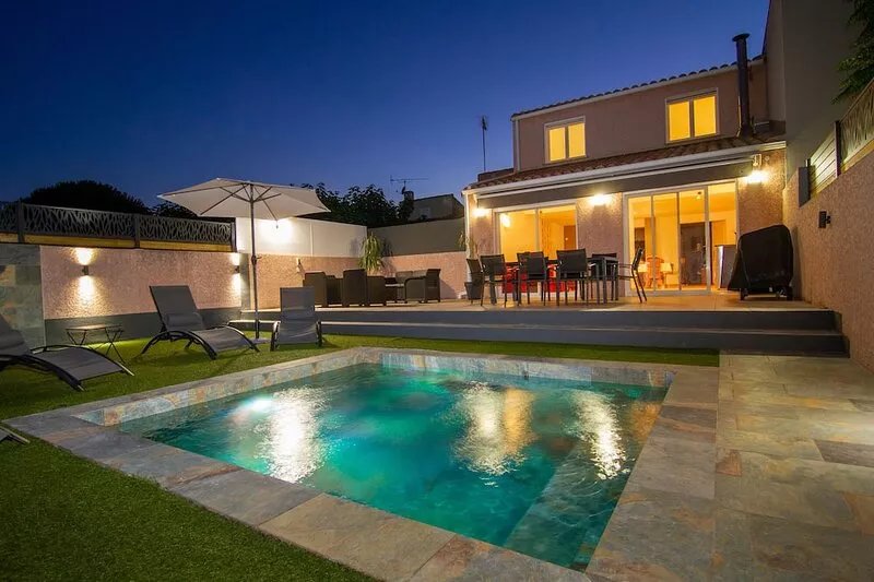 LARGE LUXURY VILLA WITH HEATED POOL CLOSE TO THE BEACH