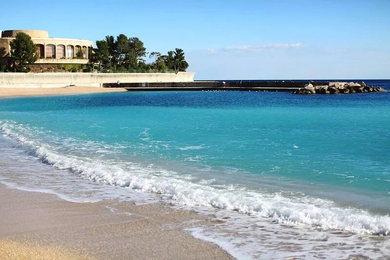Eden Cap: A delightful villa lodges 11 adults just one km away from  Monte Carlo