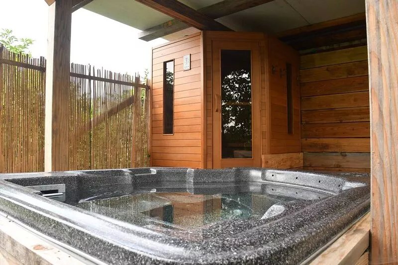 BoHo Experience Wellness,Jacuzzi,Sauna, BBQ,Garden,Sleeps 10 close to