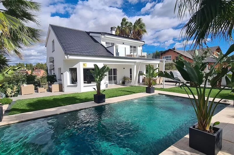 Espectacular Casa de Campo con Piscina y Jacuzzi Exterior. Ideal Familias