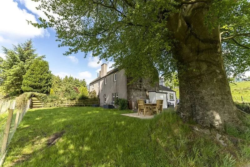 Wilson's Cottage - sleeps 4 guests  in 2 bedrooms