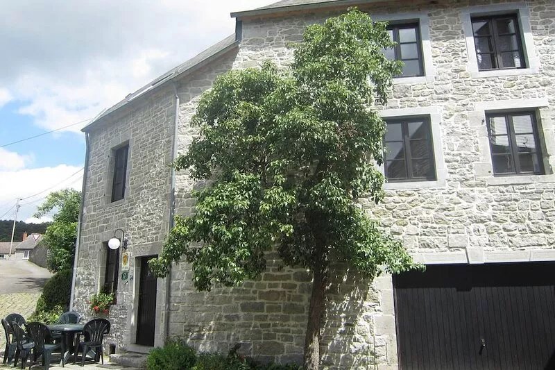 Lively Holiday Home in Viroinvlal with Garden