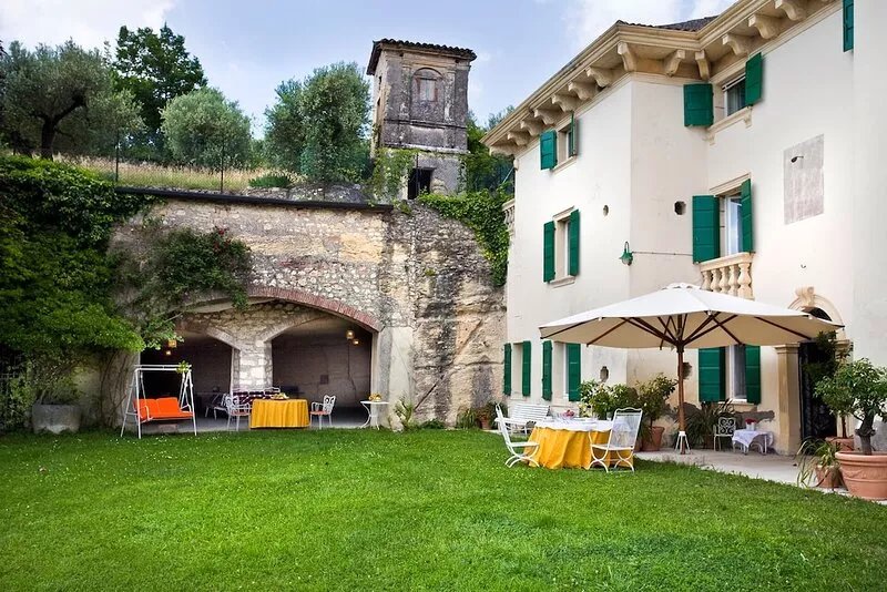 Villa le Grotte, magnificent Villa very close to Verona with wonderful views