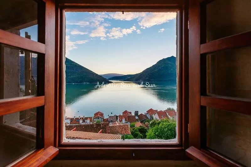 Villa Violica **** Exclusive renovated villa with pool & spectacular sea-views