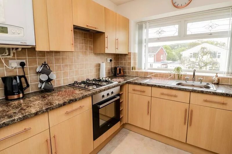 BRYN HAFOD, pet friendly, with a garden in Deganwy