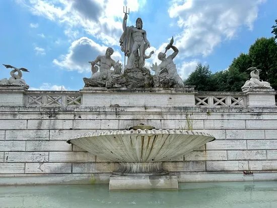 Fontana del Nettuno in Piazza del Popolo
