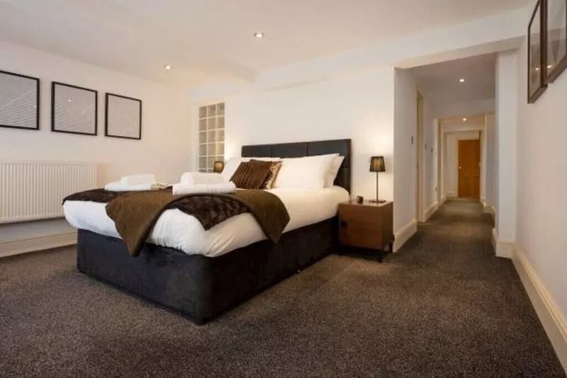 Milton Mews - Stunningly presented 3 bedroom 2 bathroom apartment