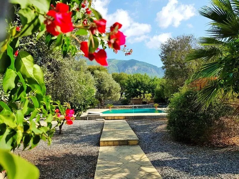 3 bedroom villa with communal pool, just minutes from Bellapais Abbey & Girne