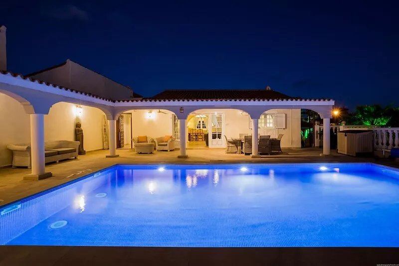 4 Bed Villa with 2 Swimming Pools and Air Conditioning