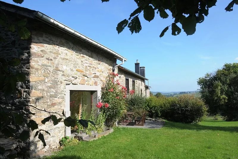 Authentic cottage in the Ardennes, near a beautiful quiet forest.