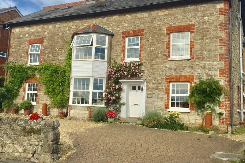 Large 5 double bedroom character stone house sleep 10, close to seafront