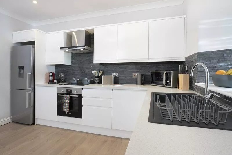The Redbanks - Contemporary Apartment by LetMeStay