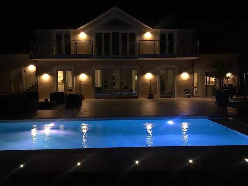 Superb 330m² villa sleeping 11, heated pool, terrace and garden