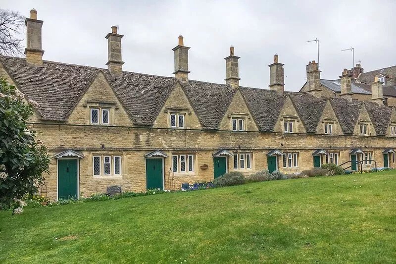 VICTORIA COTTAGE, pet friendly, with open fire in Chipping Norton