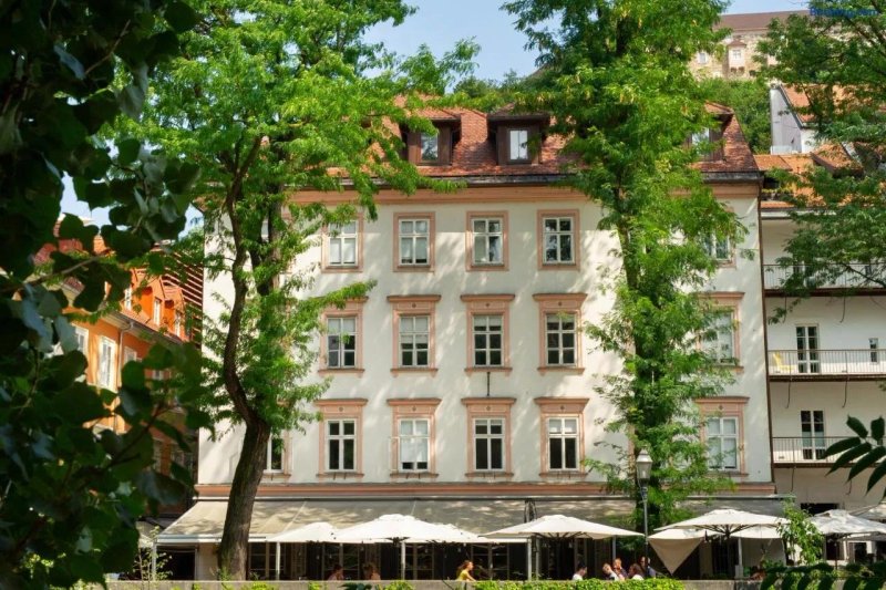 Julija&Robert's Riverview Apartments and Rooms