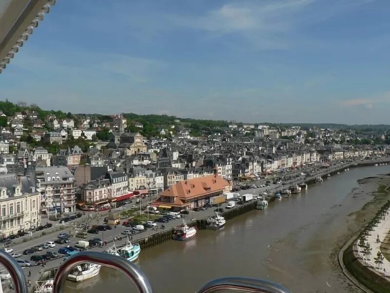 Between Deauville and Honfleur, bright and cozy gite with large garden