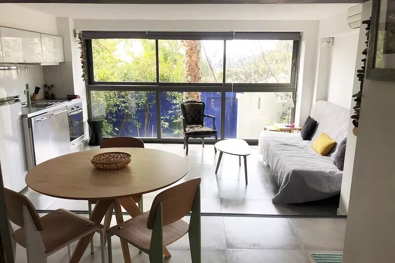 Cassis Large studio, Terrace, village and beach on foot, private parking in