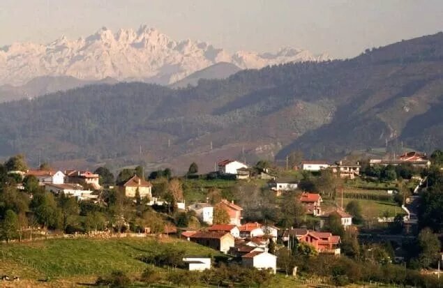 House with pool and garden, between Picos de Europa and Villaviciosa beaches.