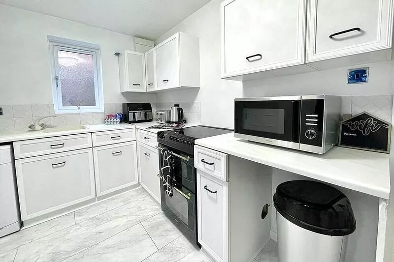 House 32 Delightful, Clean 2 bed house close to a golf course