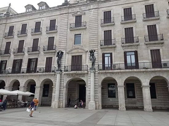 Estatua del Capitan de Artilleria Pedro Velarde