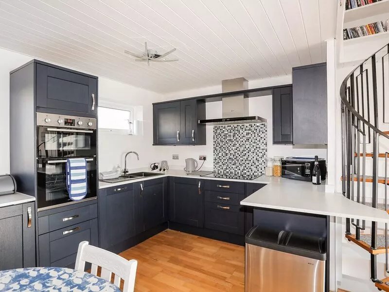 THE SUMMERHOUSE, family friendly, with a garden in Y Felinheli